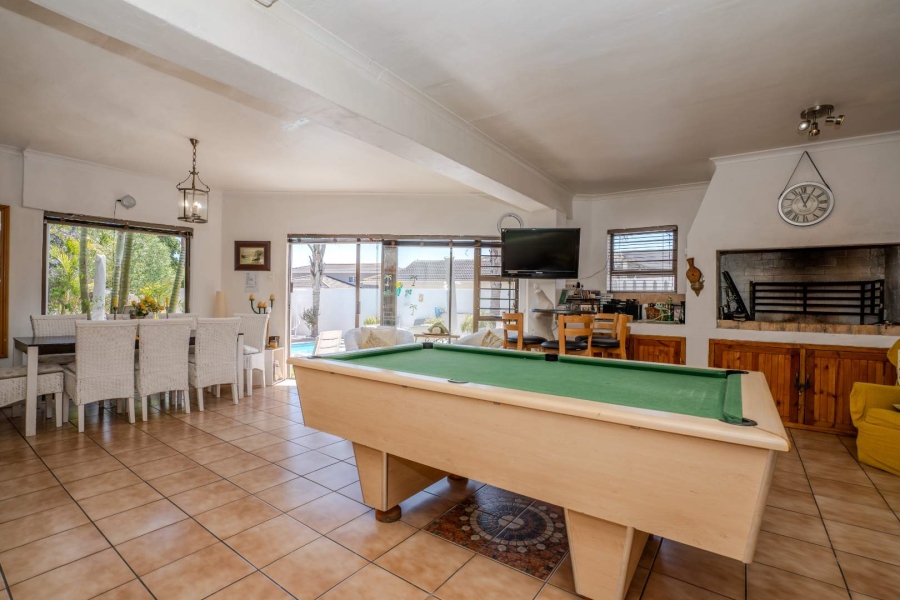 8 Bedroom Property for Sale in Country Club Western Cape